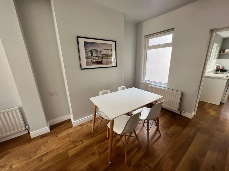 Cosy 2 Bedroom Town House Close To City Centre Belfast Exterior foto