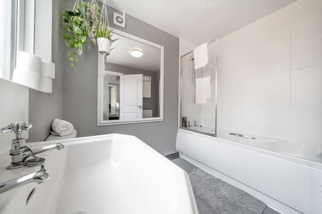 Cosy 2 Bedroom Town House Close To City Centre Belfast Exterior foto